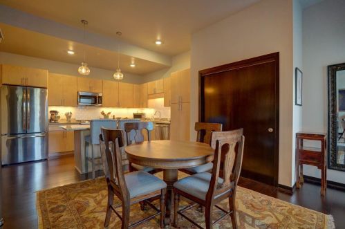 833 Mifflin St, Madison, WI 53703-2482