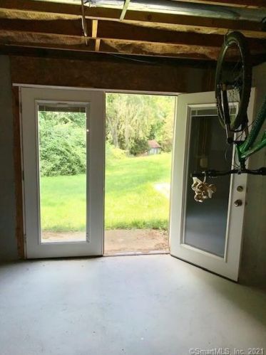 8 Cypress Rd, Uncasville CT  06382-1420 exterior