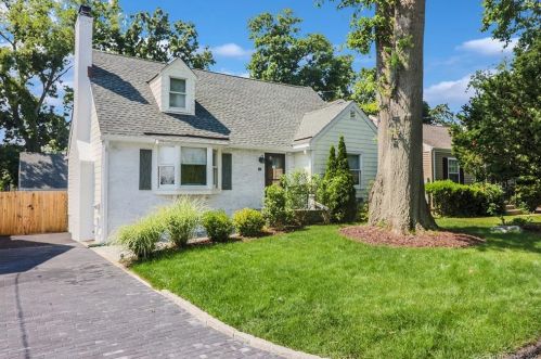 15 Burwood Ave, Stamford, CT 06902-7701