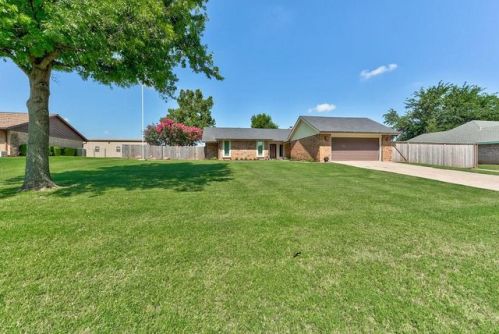 1509 Nelms Dr, Mustang OK  73064-1219 exterior