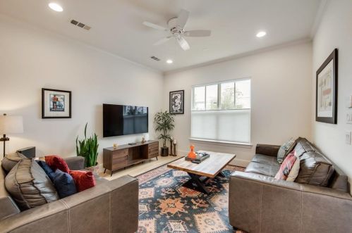 732 7th St, Dallas, TX 75208-4939