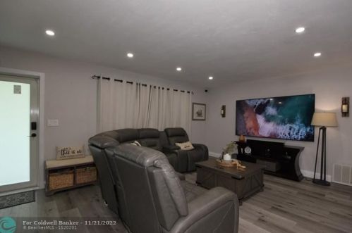 8421 17 Ct, Hollywood FL 33028 exterior