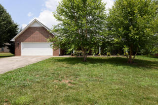 2231 Dublin Dr, Maryville, TN 37803-8320