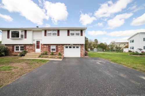 35 Meadow Dr, Waterford, CT 06385-4315