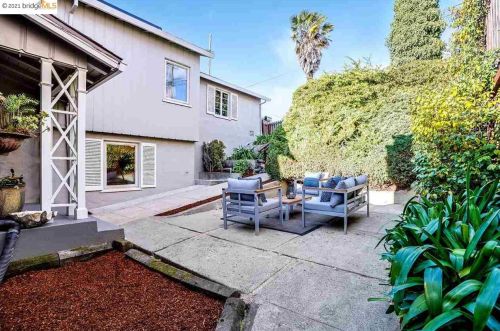 4537 Fairbairn Ave, Oakland, CA 94619-2622