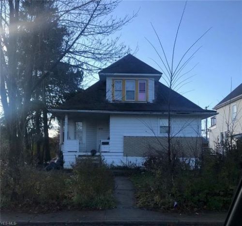 12612 Farringdon Ave, Cleveland, OH 44105-2926