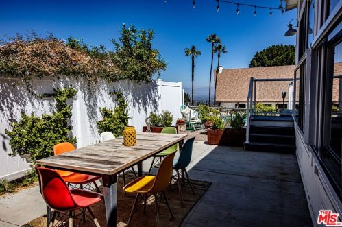 1302 Zuni Ln, Topanga, CA 90290-4479