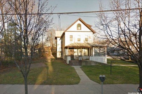 240 Wellwood Ave, North Lindenhurst, NY 11757-4985