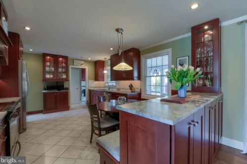 2001 Beechwood Dr, Wilmington DE  19810-4356 exterior