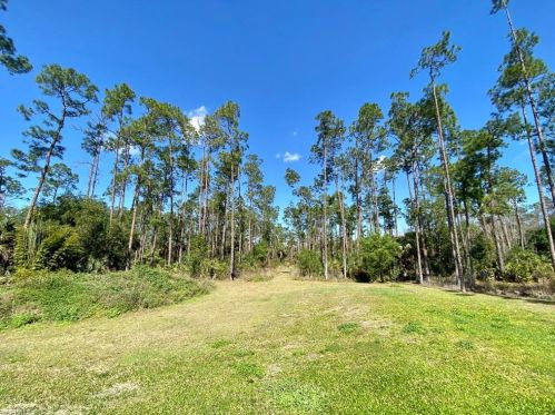 4785 6th Ave, Naples, FL 34117-9036
