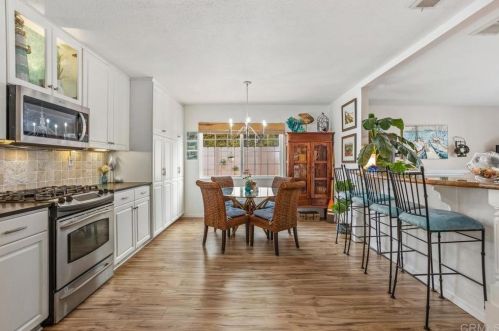 4037 Vista Calaveras St, Oceanside CA  92056-4607 exterior