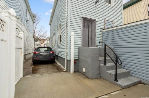 117-27 146th St, Jamaica, NY 11436-3469