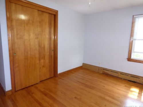 6 Ridgeland Cir, Wallingford CT  06492-2121 exterior