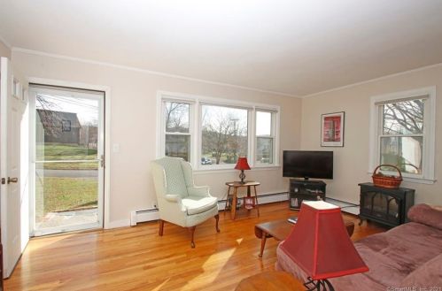 12 Whitlock Ave, Bethel, CT 06801-2818