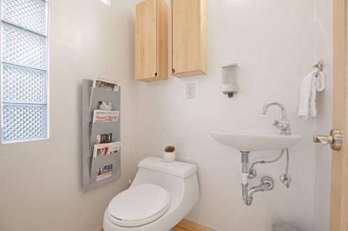 2503 Irving Ave, Minneapolis MN 55405-3529 exterior