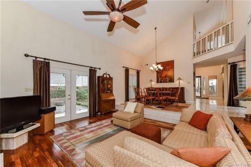 6209 Summertree Ln, Charlotte, NC 28226-7794