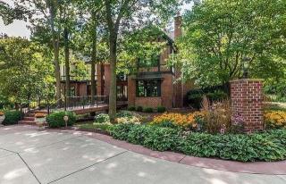 609 Eastwyn Bay Dr, Thiensville, WI 53092-6400