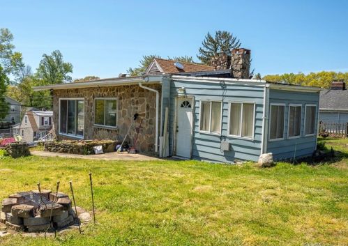 196 Woodrow Ave, Bridgeport, CT 06606-3938