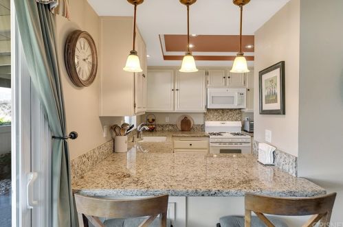 20046 Avenue Of The Oaks, Santa Clarita CA  91321-1361 exterior