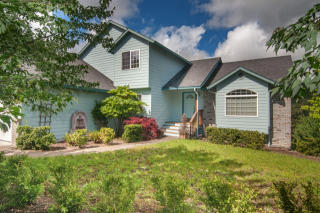 235 Sunnyview Dr, Ashland, OR 97520-2077