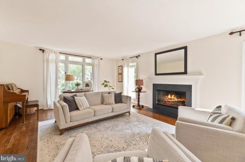 9106 Meadowcreek Ln, Lorton VA  22079-3238 exterior