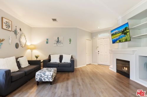 17961 Lost Canyon Rd, Santa Clarita, CA 91387-8282
