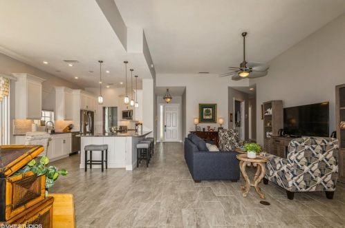 4288 Montalvo Ct, Naples FL  34109-3335 exterior
