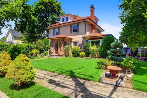 30 Baldwin Pl, Bethpage, NY 11714-3704