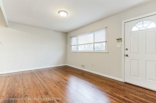 21 Maplewood Dr, Bricktown NJ  08723-3353 exterior