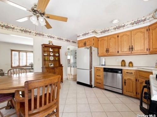 430 Clement Ave, Floral Park NY  11003-2703 exterior