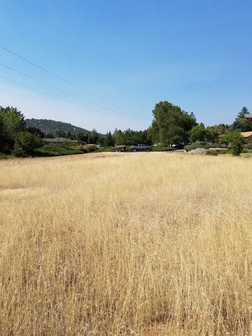 1026 Limestone Cir, Yreka, CA 96097-9437