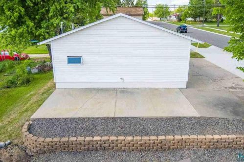 526 Lake St, Chisholm MN  55719-1334 exterior
