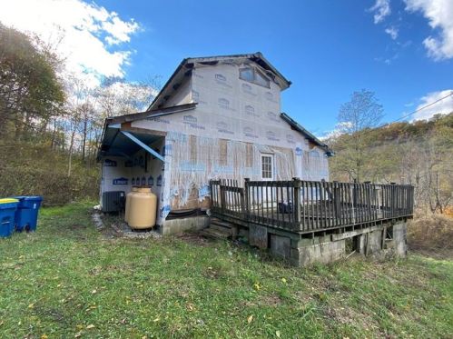 2575 Savannah Rd, New Castle, PA 16101-5538