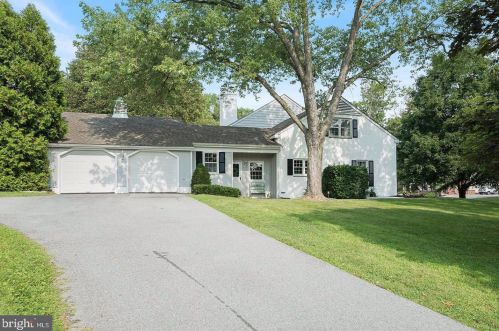 825 Galer Dr, Newtown Square, PA 19073-3518