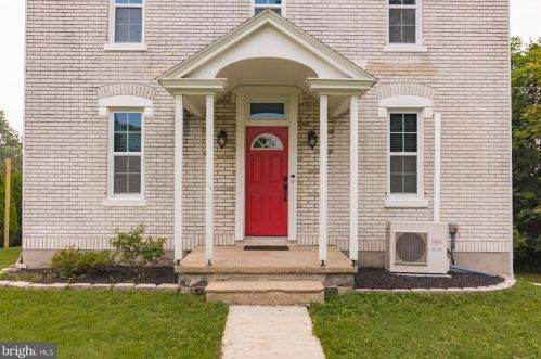 214 Niantic Rd, Dale, PA 19504-9314