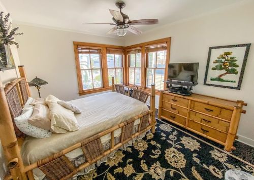 1222 Sealy St, Galveston TX 77550-3811 exterior