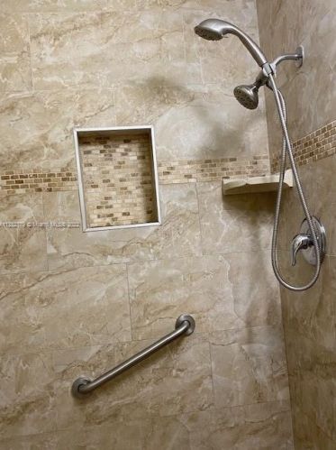 874 70th Pl, Hialeah FL  33014-5220 exterior