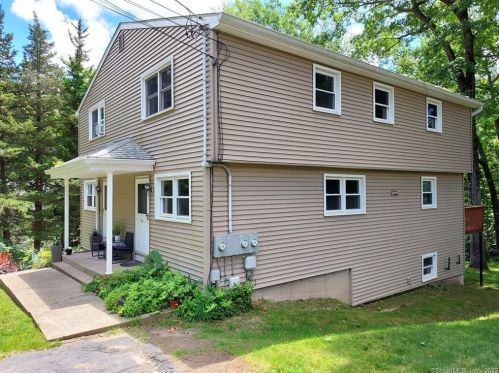 69 Skyline Dr, Uncasville, CT 06382-1505