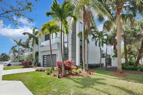 830 Lake Ave, Delray Beach FL  33483-5935 exterior