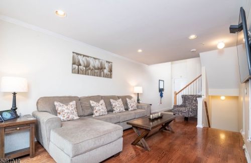 206 Sheffield Ct, Parsippany NJ  07834-3473 exterior