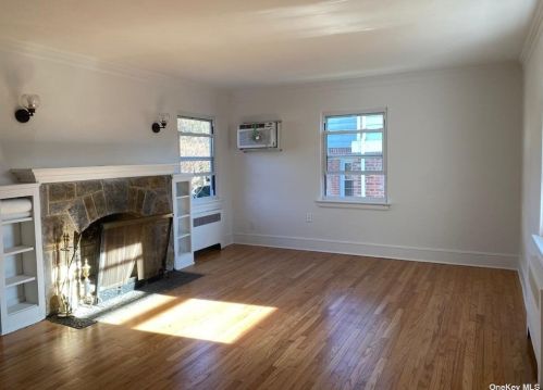221-24 Hartland Ave, Jamaica, NY 11427-1227