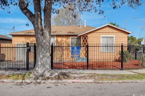 377 Darien Ave, Oakland, CA 94603-2119