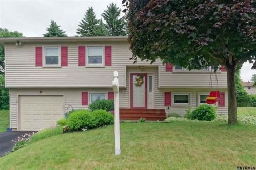 31 Fairlawn Dr, Newtonville, NY 12110-1838
