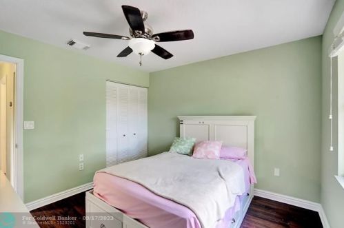 2489 191 Ave, Hollywood FL  33029-4610 exterior
