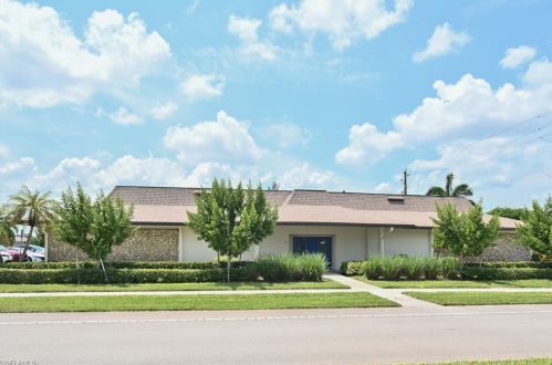 401 Charlemagne Blvd, Naples FL  34112-7069 exterior