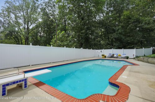 61 Tatum Dr, Middletown, NJ 07748-3124