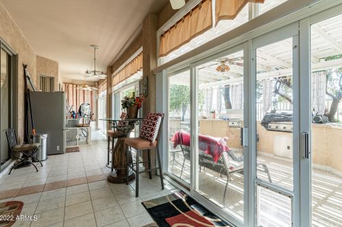 1064 Palomino Crk Dr, Gilbert AZ 85296-3727 exterior