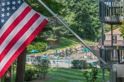 45 Dogwood Dr, Nashua NH 03062-4404 exterior