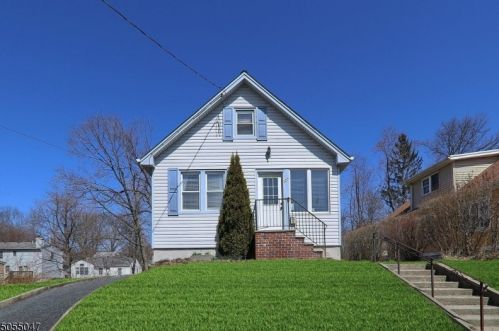 127 Hanover Ave, Greystone Park, NJ 07950-1824