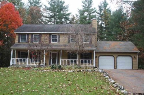 13 Amethyst Dr, Glens Falls, NY 12804-9499